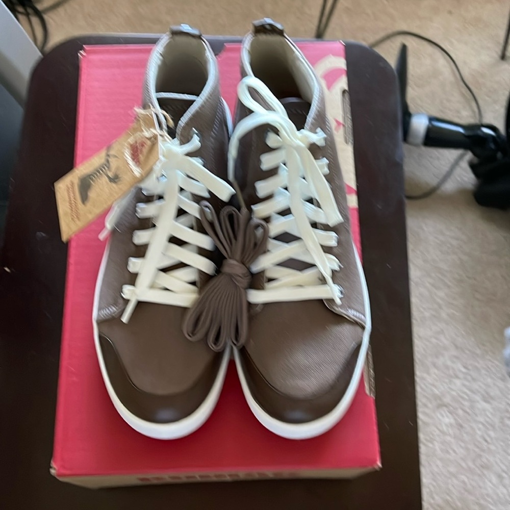Kodiak Georgian mid cut sneakers